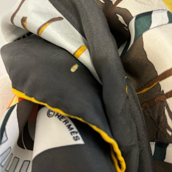 AUTHENTIC HERMES LE CARNAVAl DE VENISE SILK SCARF BY H de WANTRIGANT. - Picture 9 of 13